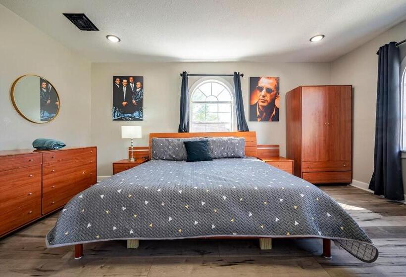 5br Home Sleeps 16 Downtown/pet Friendly/ev Charger