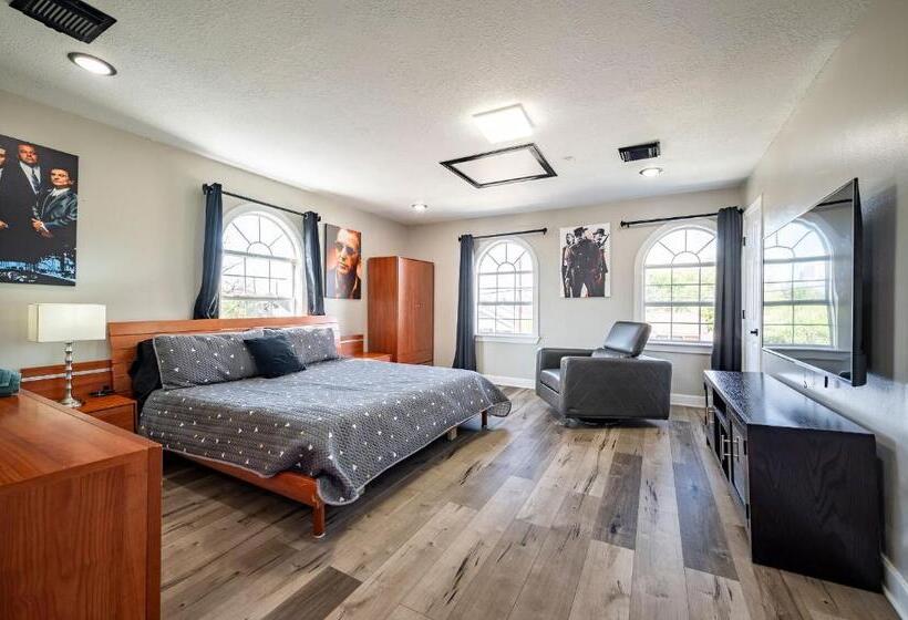 5br Home Sleeps 16 Downtown/pet Friendly/ev Charger