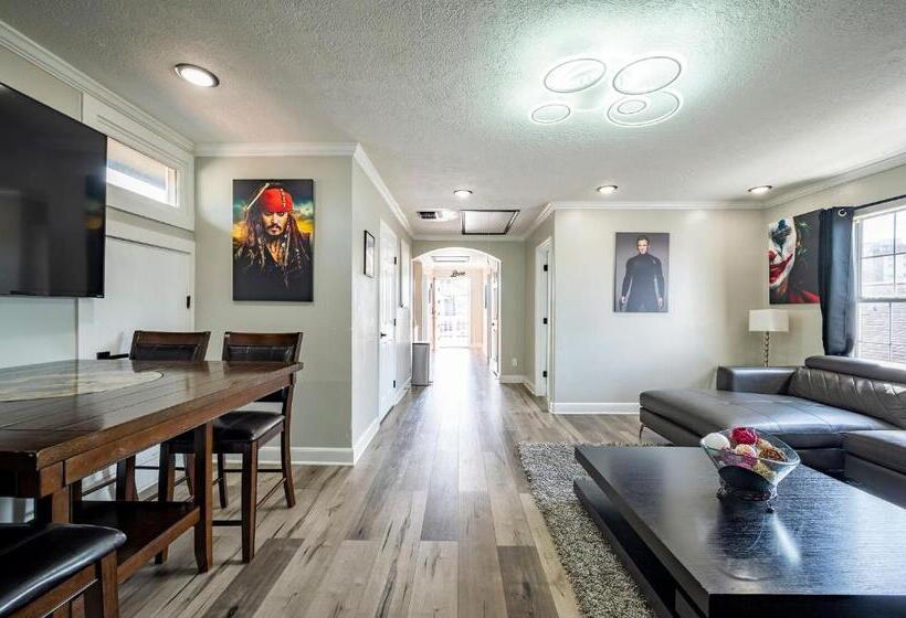 5br Home Sleeps 16 Downtown/pet Friendly/ev Charger