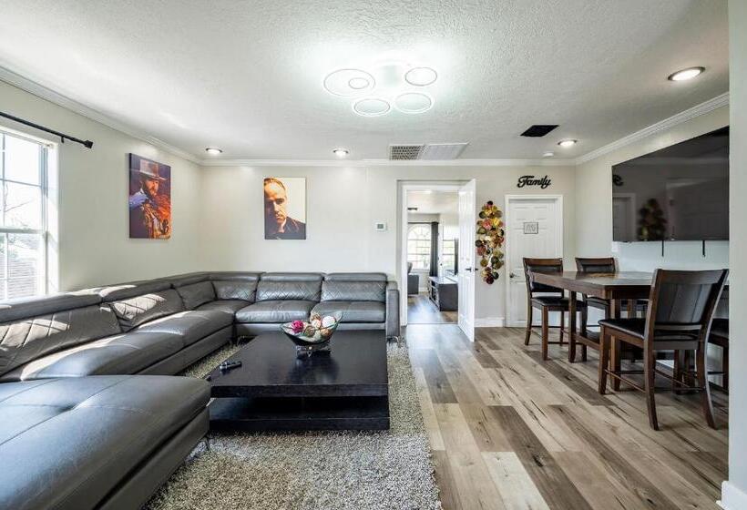 5br Home Sleeps 16 Downtown/pet Friendly/ev Charger