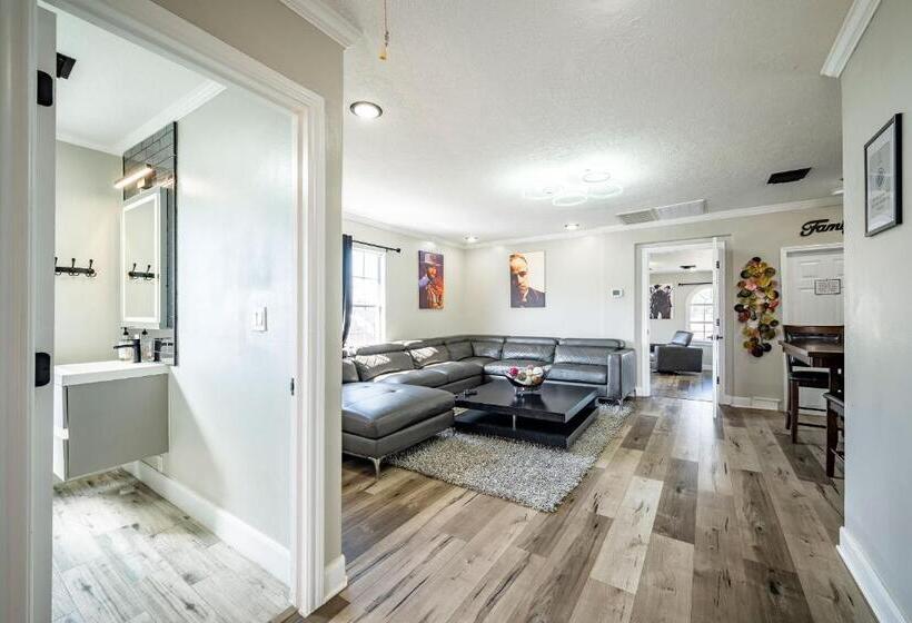 5br Home Sleeps 16 Downtown/pet Friendly/ev Charger