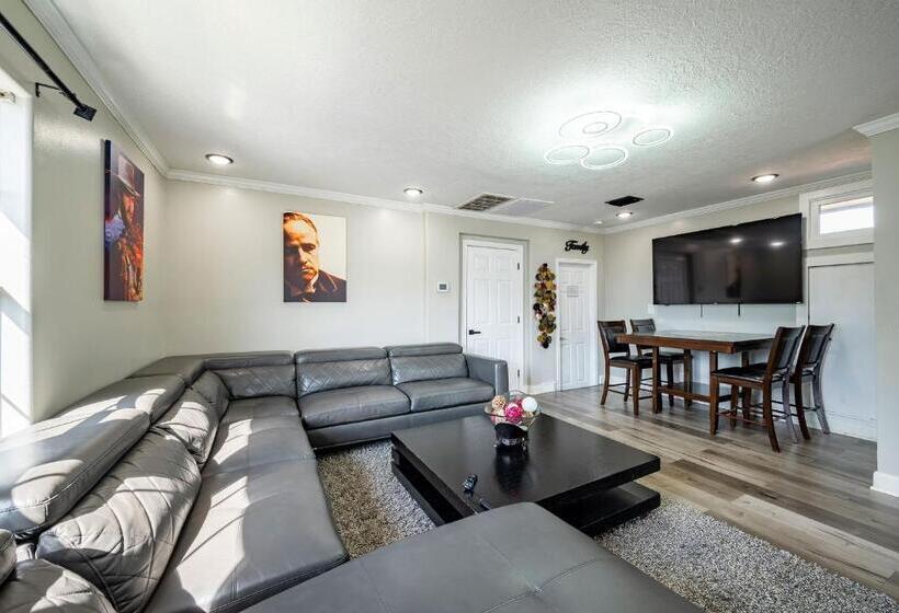 5br Home Sleeps 16 Downtown/pet Friendly/ev Charger