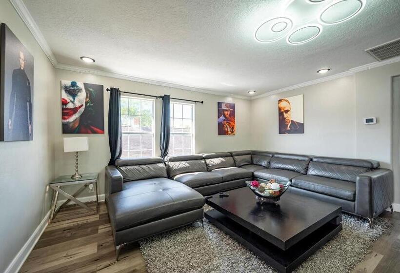 5br Home Sleeps 16 Downtown/pet Friendly/ev Charger