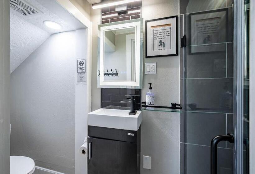 5br Home Sleeps 16 Downtown/pet Friendly/ev Charger