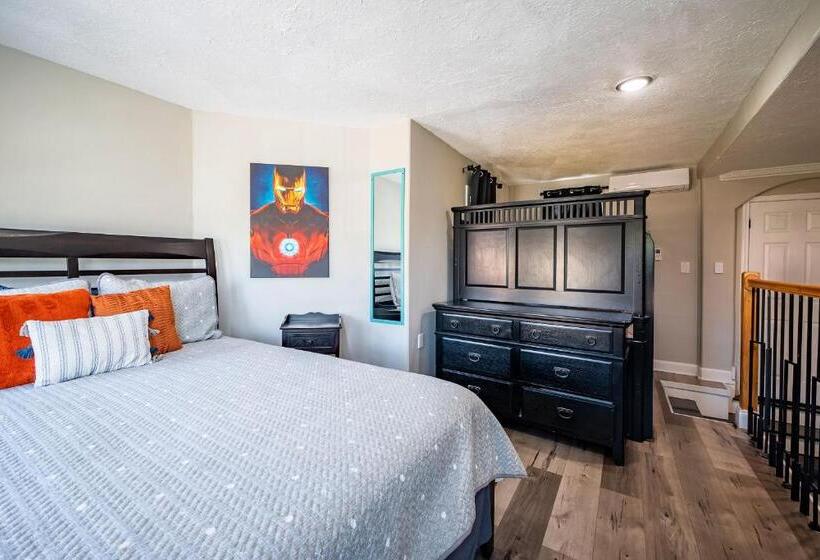 5br Home Sleeps 16 Downtown/pet Friendly/ev Charger