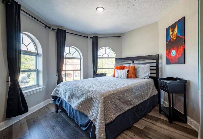 5br Home Sleeps 16 Downtown/pet Friendly/ev Charger