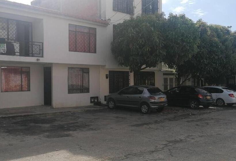Bienvenido A Tu Segundo Hogar A Dos Cuadras Del Centro Recreaciónal Lagos Club Comfatolima
