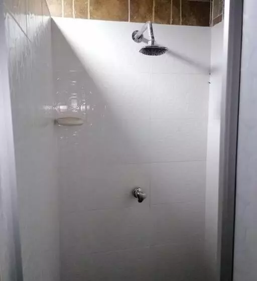 Bienvenido A Tu Segundo Hogar A Dos Cuadras Del Centro Recreaciónal Lagos Club Comfatolima