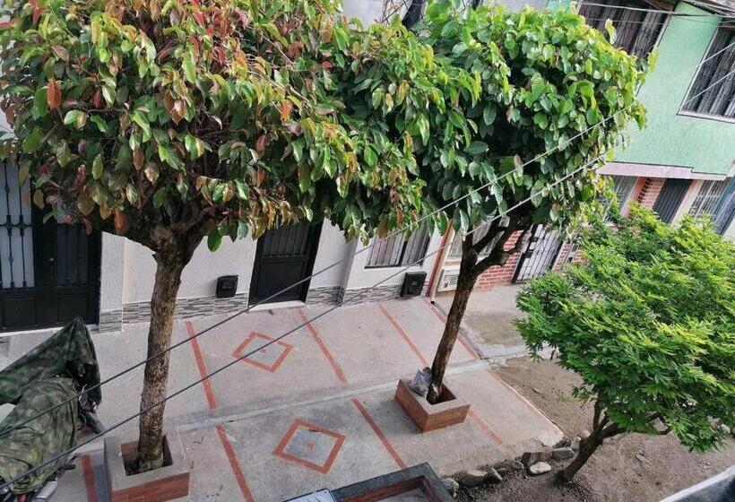 Bienvenido A Tu Segundo Hogar A Dos Cuadras Del Centro Recreaciónal Lagos Club Comfatolima