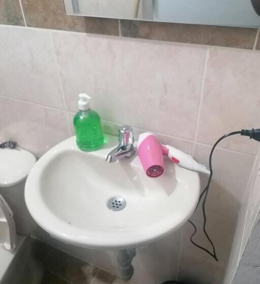 Bienvenido A Tu Segundo Hogar A Dos Cuadras Del Centro Recreaciónal Lagos Club Comfatolima