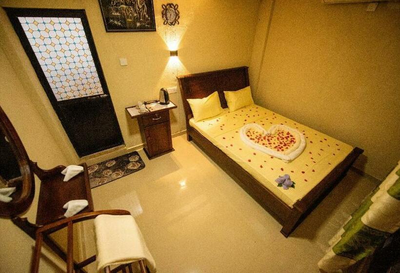 Pension Cool Positive River Side