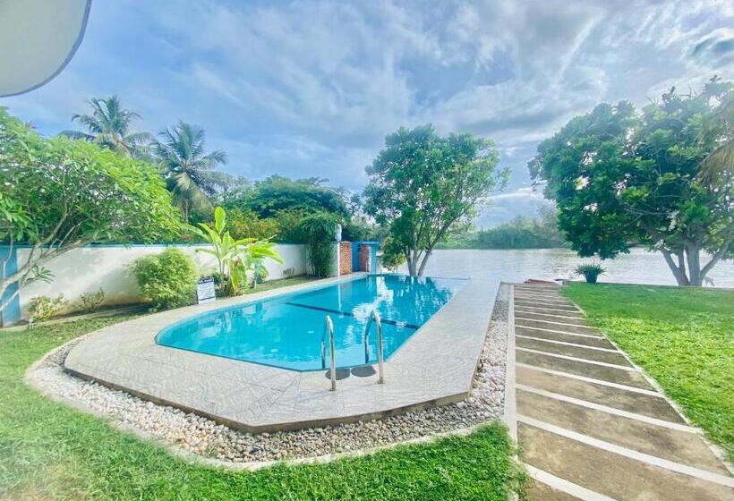 פנסיון Villa Riverside