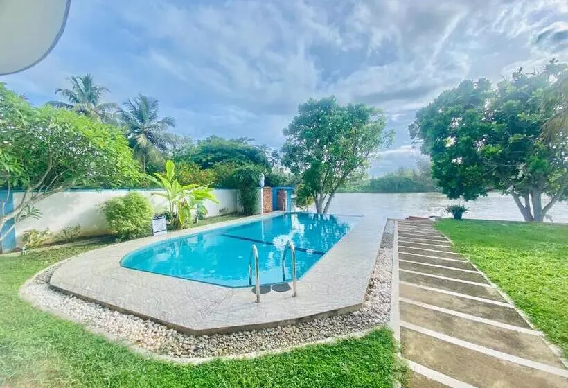 Majatalo Villa Riverside