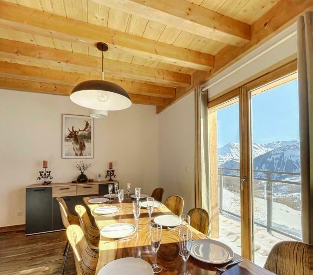 Chalet Le Mauntenrojji Skis Aux Pieds