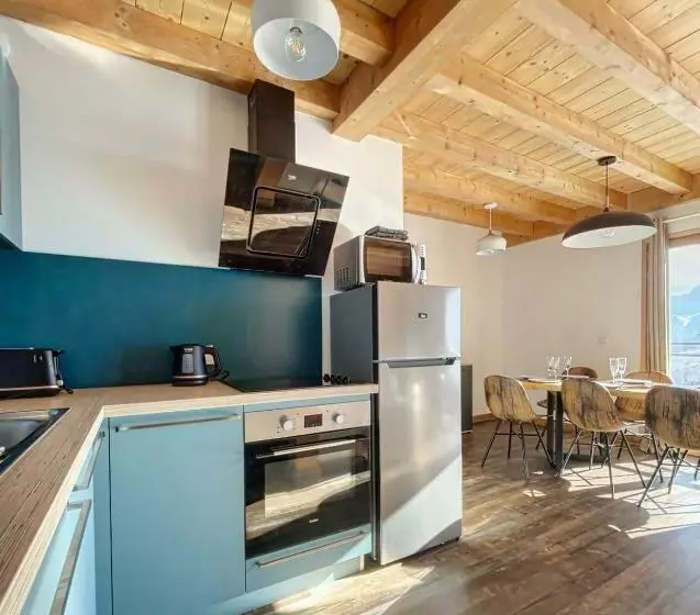 Chalet Le Mauntenrojji   Skis Aux Pieds