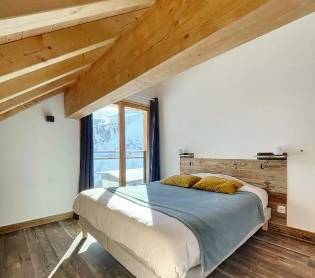 Chalet Le Mauntenrojji   Skis Aux Pieds