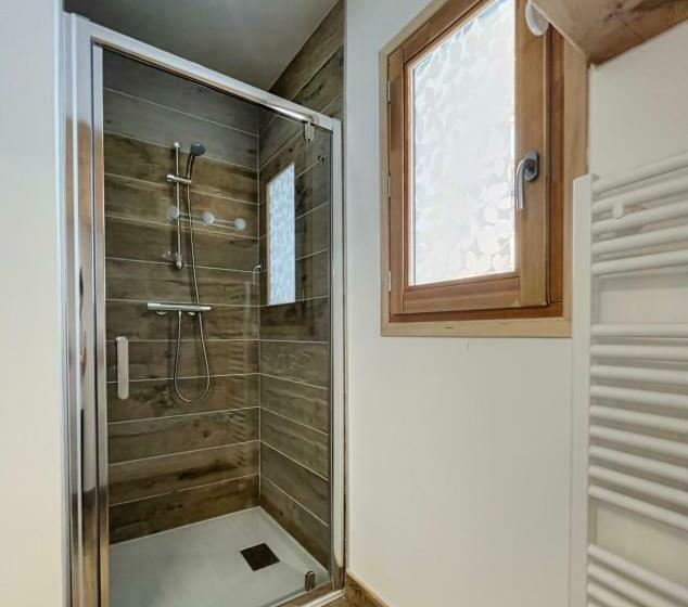 Chalet Le Mauntenrojji Skis Aux Pieds