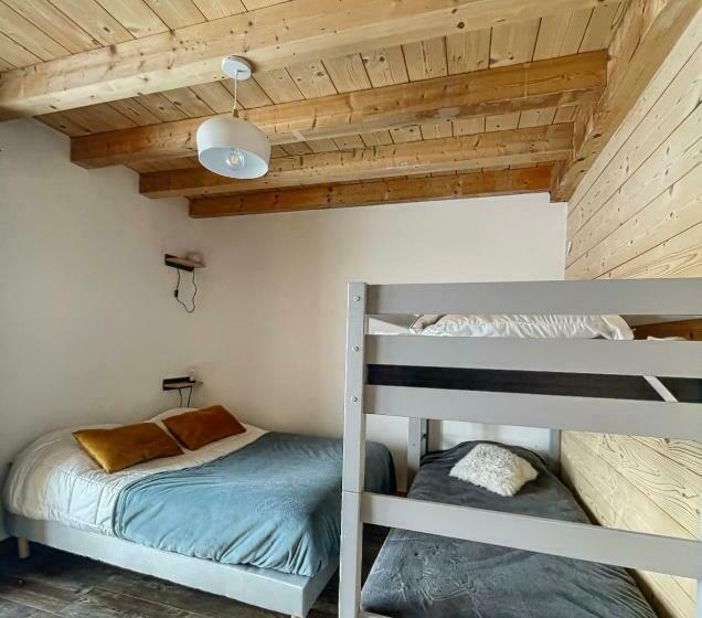 Chalet Le Mauntenrojji Skis Aux Pieds