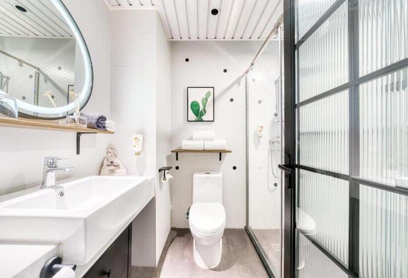 Отель 银座精宿淄博柳泉路人民公园王府井店