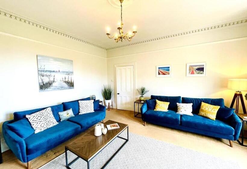 Lottie S Lookout, Ventnor With Fantastic Sea Views