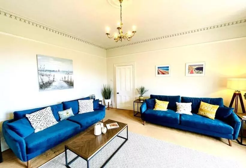 Lottie S Lookout, Ventnor With Fantastic Sea Views