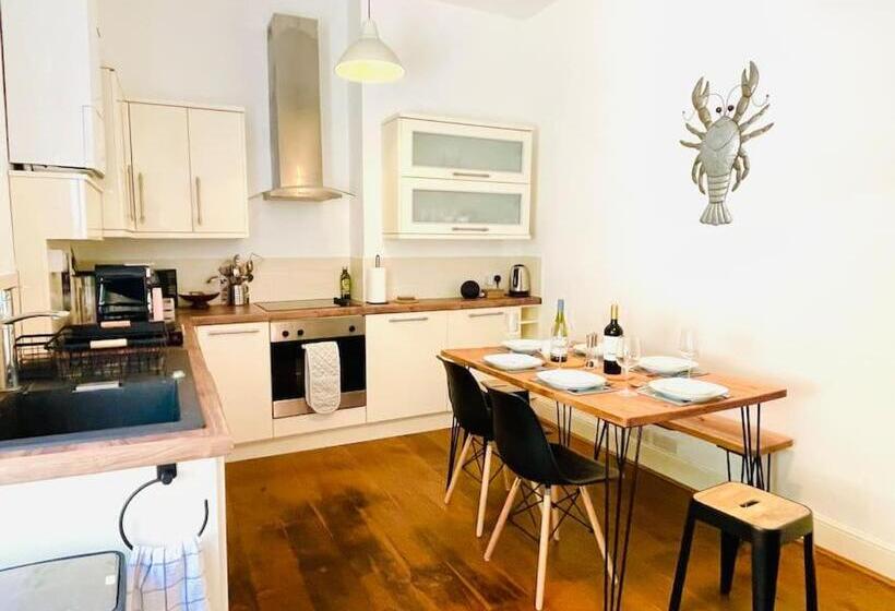 Lottie S Lookout, Ventnor With Fantastic Sea Views