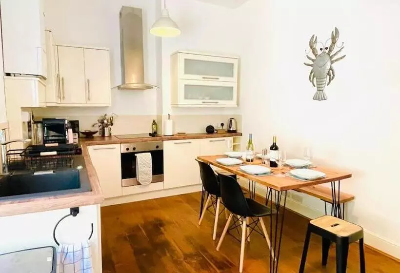 Lottie S Lookout, Ventnor With Fantastic Sea Views