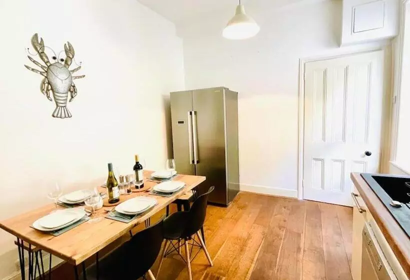 Lottie S Lookout, Ventnor With Fantastic Sea Views