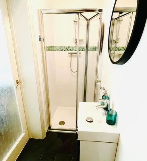 Lottie S Lookout, Ventnor With Fantastic Sea Views