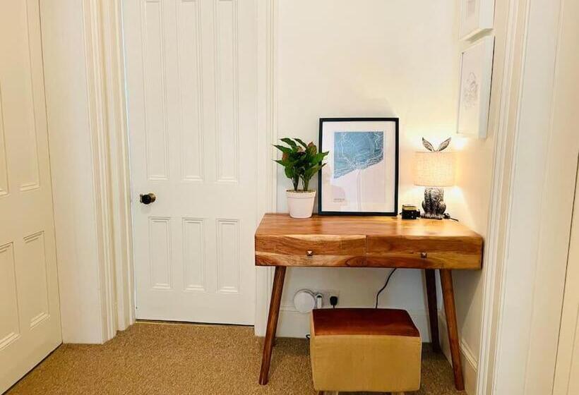 Lottie S Lookout, Ventnor With Fantastic Sea Views