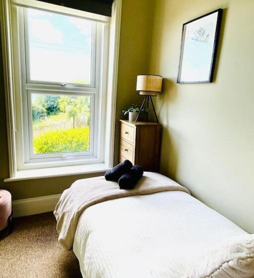 Lottie S Lookout, Ventnor With Fantastic Sea Views