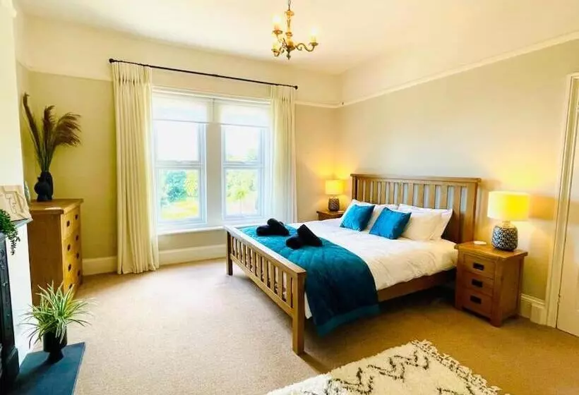 Lottie S Lookout, Ventnor With Fantastic Sea Views