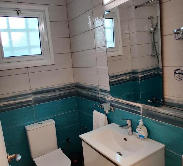 Lovely 1 Bedroom Unit @ Fabulous Location