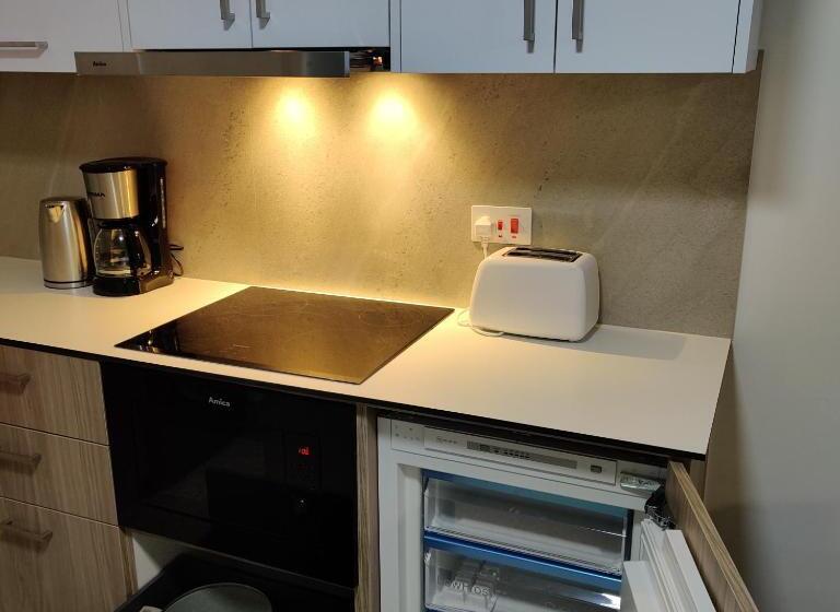 Lovely 1 Bedroom Unit @ Fabulous Location