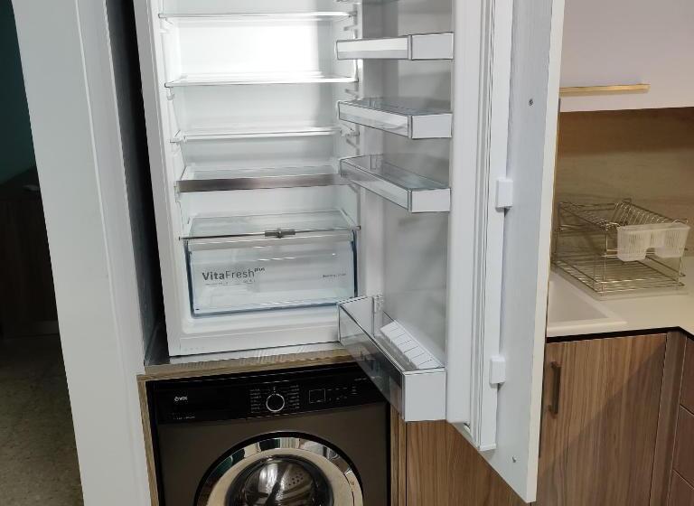 Lovely 1 Bedroom Unit @ Fabulous Location