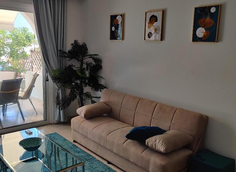 Lovely 1 Bedroom Unit @ Fabulous Location