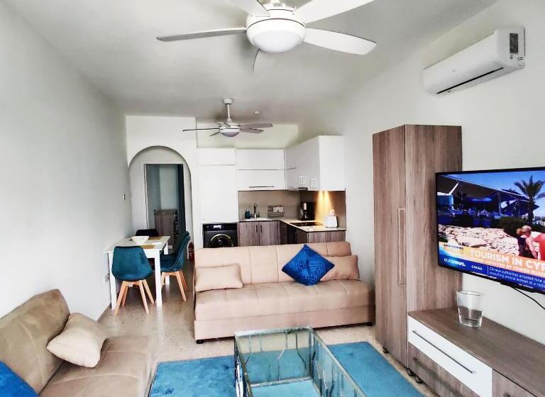 Lovely 1 Bedroom Unit @ Fabulous Location