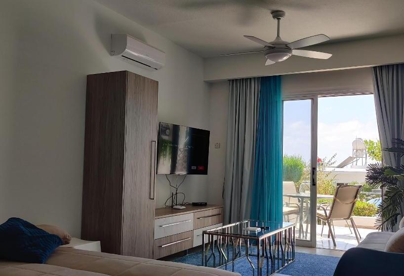 Lovely 1 Bedroom Unit @ Fabulous Location