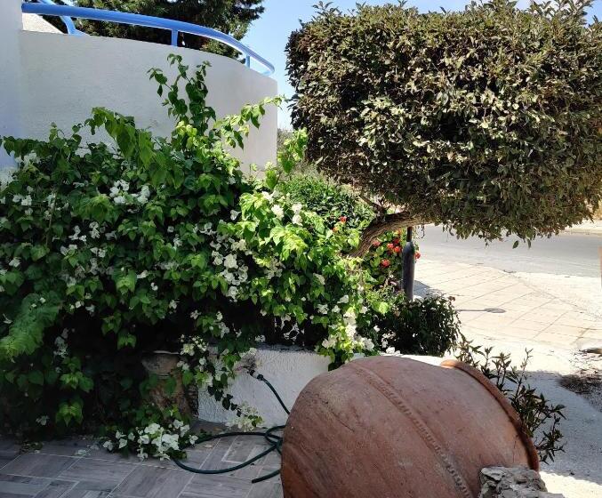 Lovely 1 Bedroom Unit @ Fabulous Location