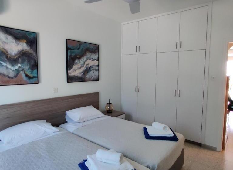 Lovely 1 Bedroom Unit @ Fabulous Location