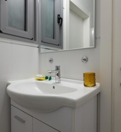 Pool Side Luxury Suite At Royal Park New Listing