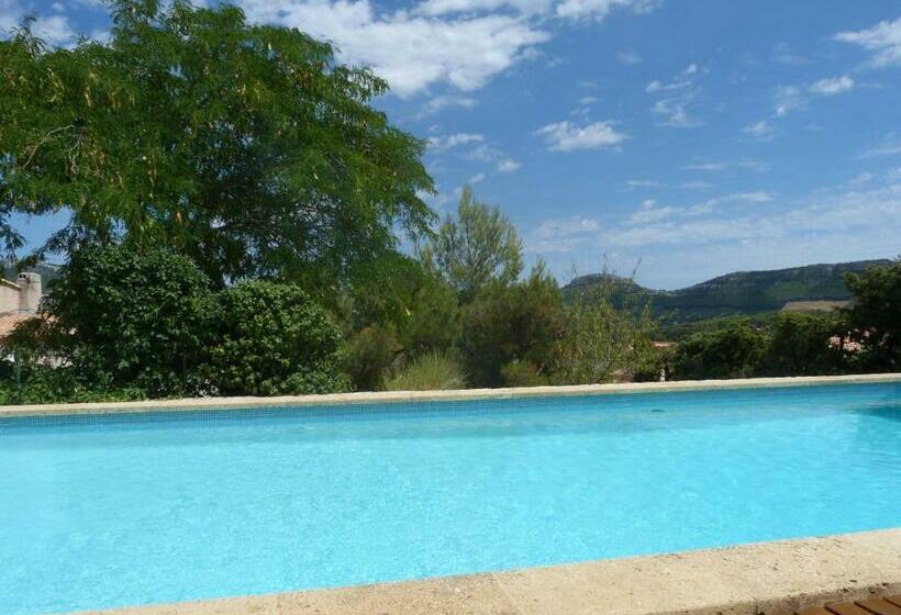 تختخواب و صبحانه Chez Nous Cassis