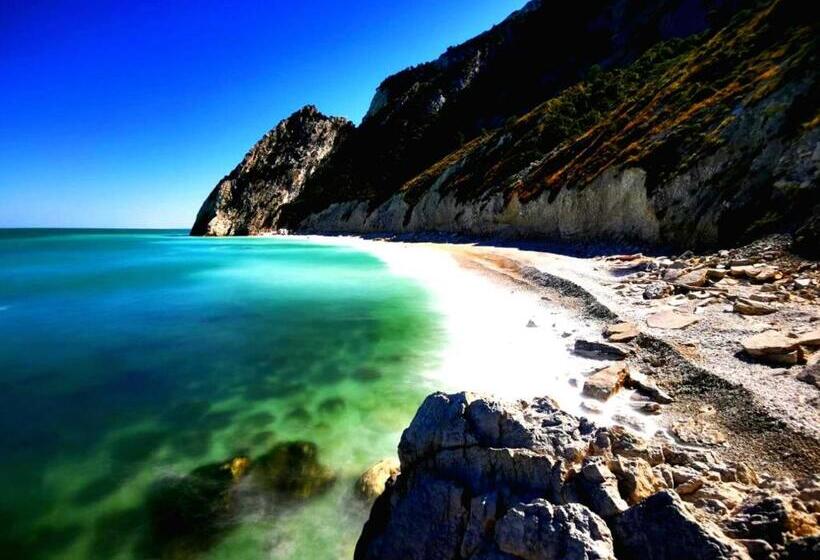 Bed and Breakfast Sea View Sirolo Di Amedeo