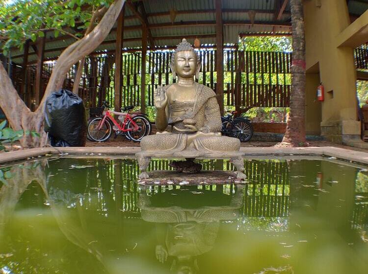 هتل The Orchard Resort