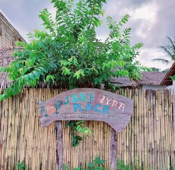 Majatalo Jake And Zyra Place