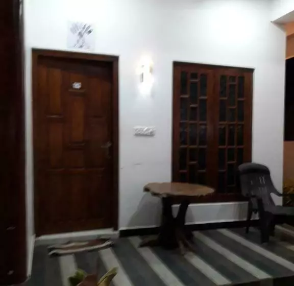 ペンション Surf Reef Beach