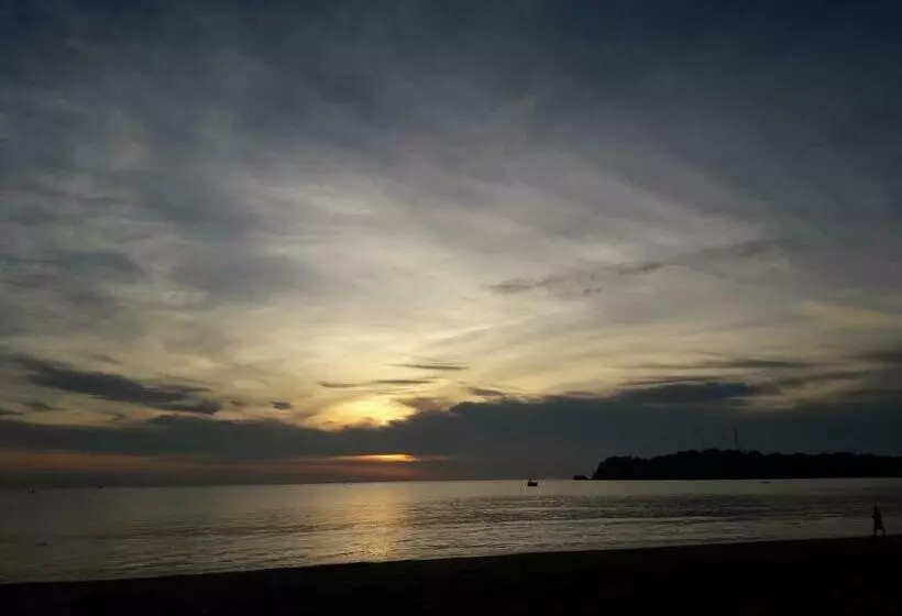 ペンション Surf Reef Beach