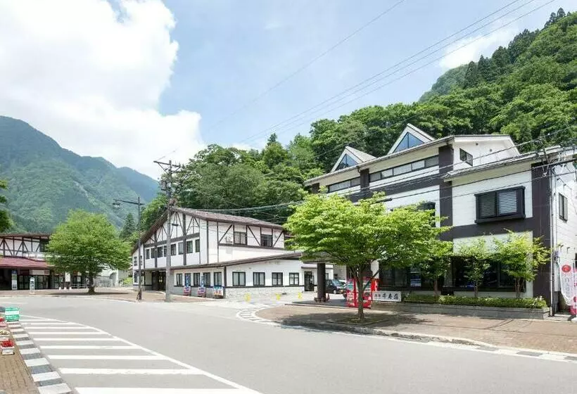 ペンション Tateyama Kurobe Alpine Route Senjuso 立山黒部アルペンルート千寿荘
