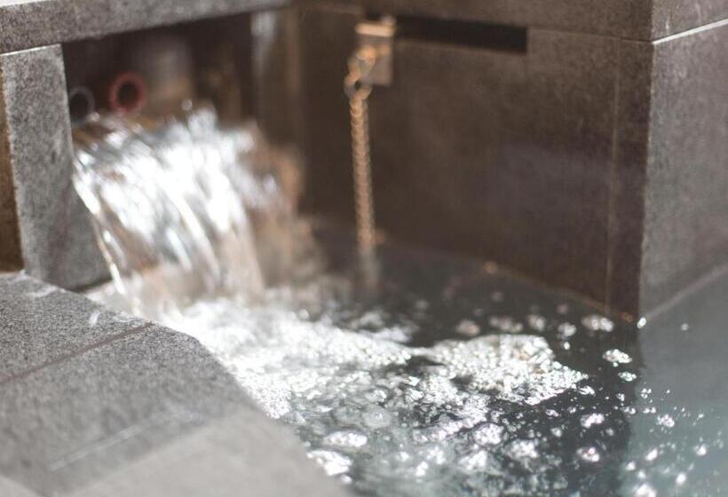 ペンション Tateyama Kurobe Alpine Route Senjuso 立山黒部アルペンルート千寿荘