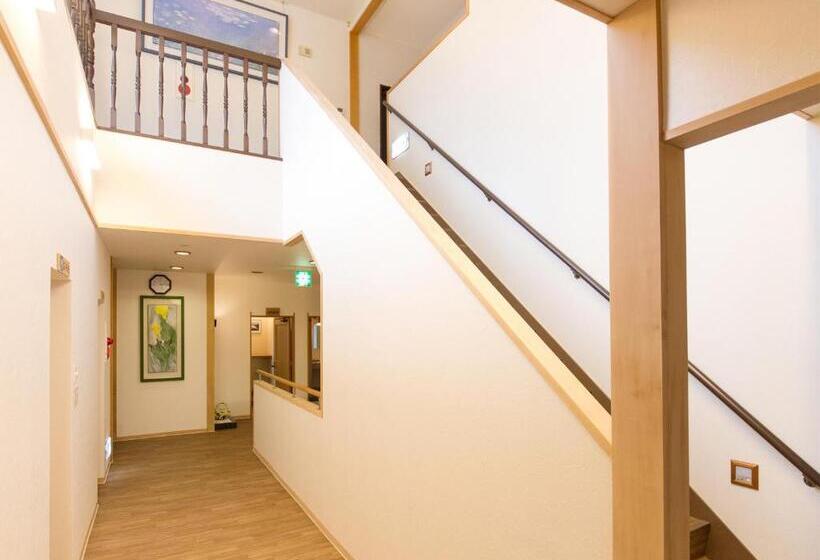 ペンション Tateyama Kurobe Alpine Route Senjuso 立山黒部アルペンルート千寿荘